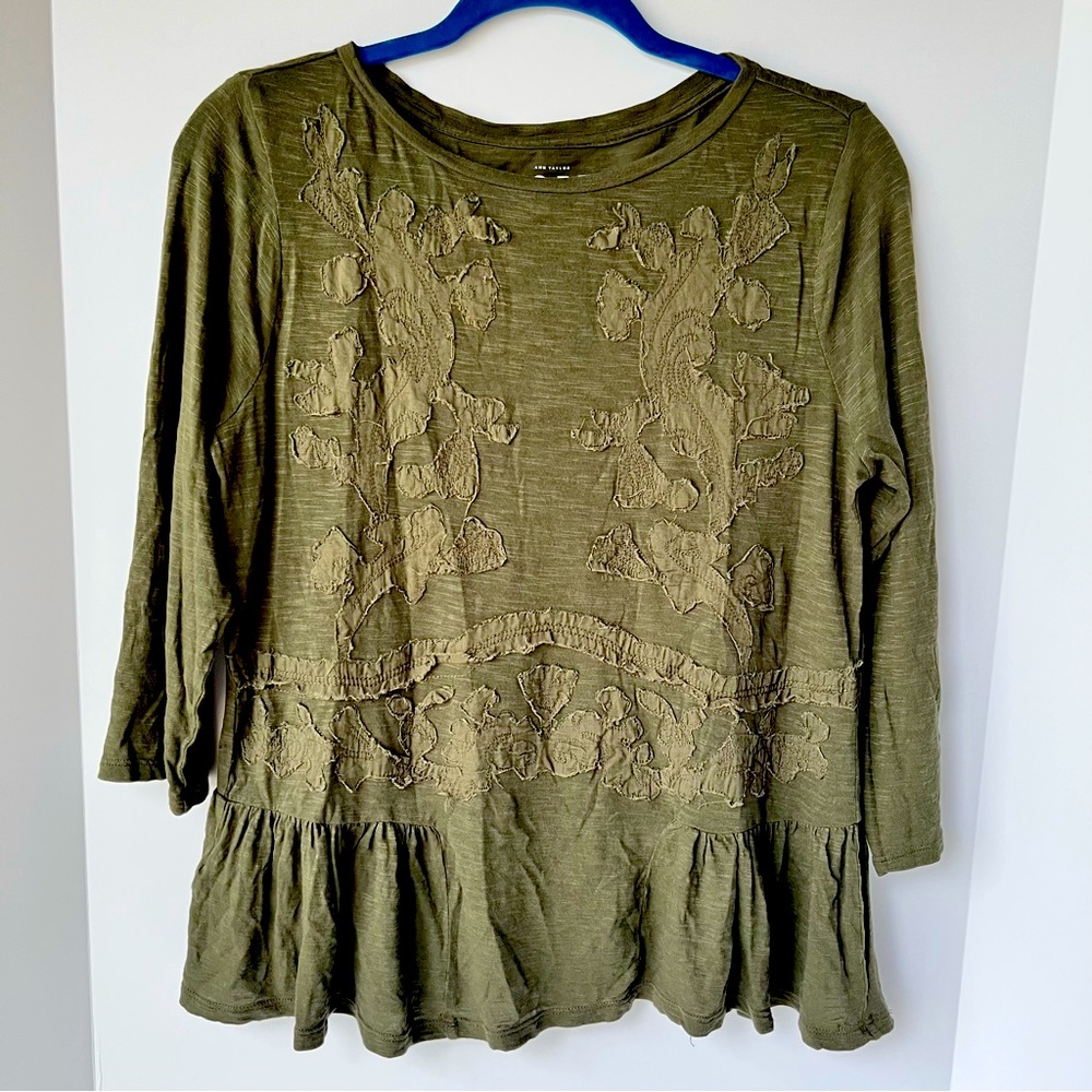 LOFT Olive Green Appliqué Peplum 3/4 Sleeve
Top | Women’s Size M